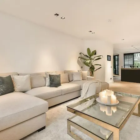 Spacious 4-bedroom In Apartment